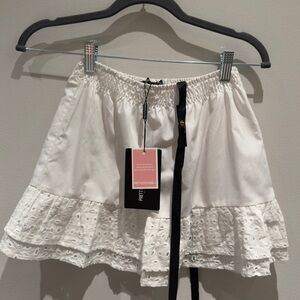 NWT- Pretty Little Things Petite White Broderie Anglaise Delail Mini Skit-4